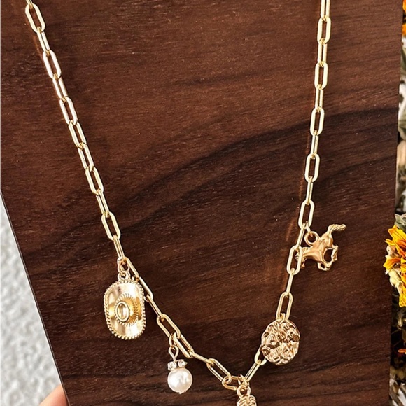 🎄🎅🏼 Charm Necklace ✨NWT✨ - Picture 4 of 5